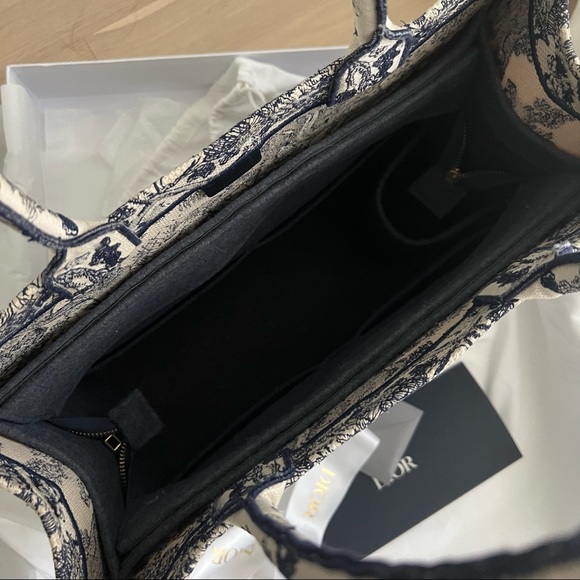 Dior Toile de Jouy Embroidery Tote - Picture 11 of 13